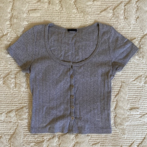 Brandy Melville Grey Button-Up zelly short sleeve Crop Top - Picture 2 of 6